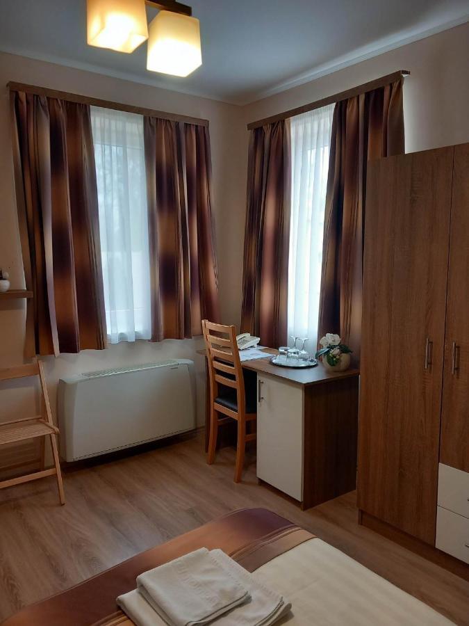 Kata Panzió 3* Oroszlány